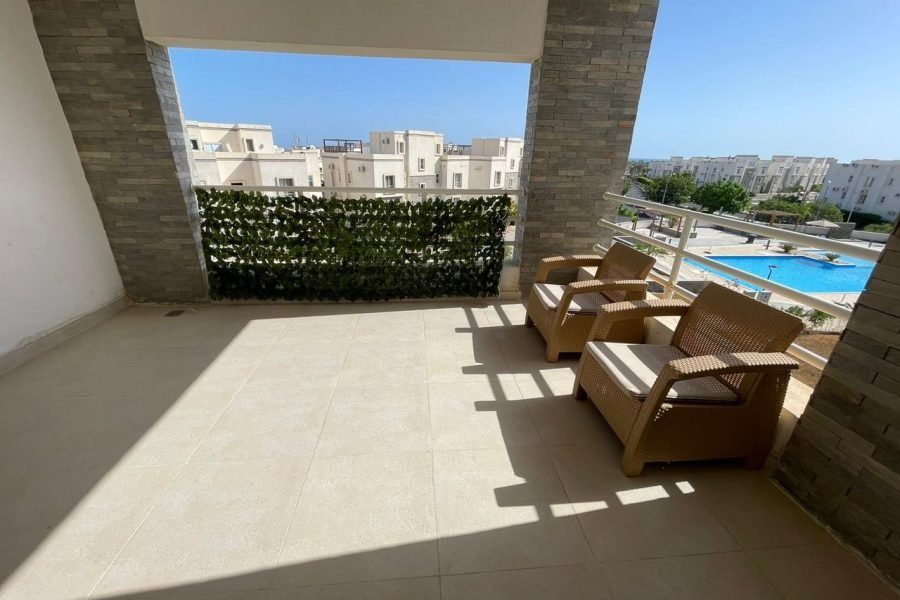 بنتاهوس ثلاث غرف واتنين حمام مكيف بالكامل في أمواج الساحل الشمالي