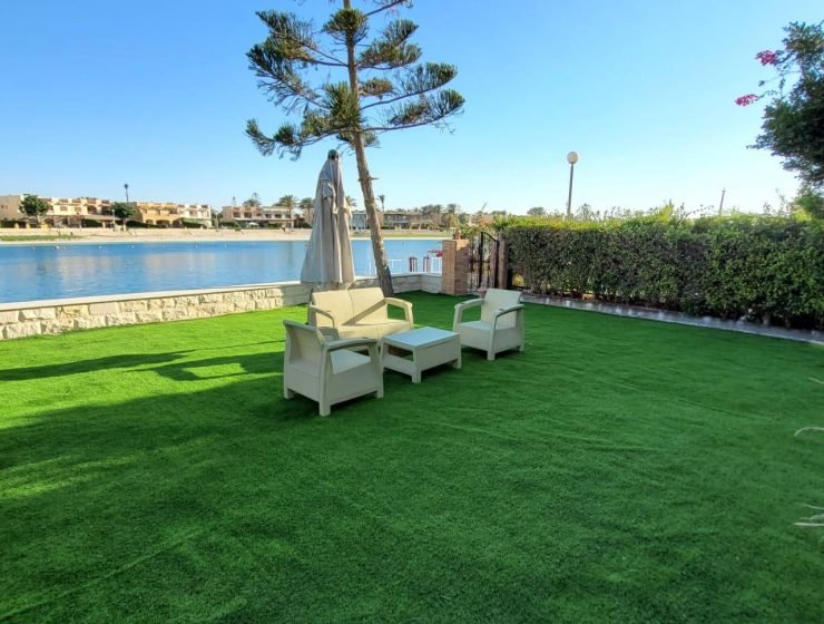 فيلا اول صف بحيره صخريه 4 غرف في مارينا 5 الساحل الشمالي