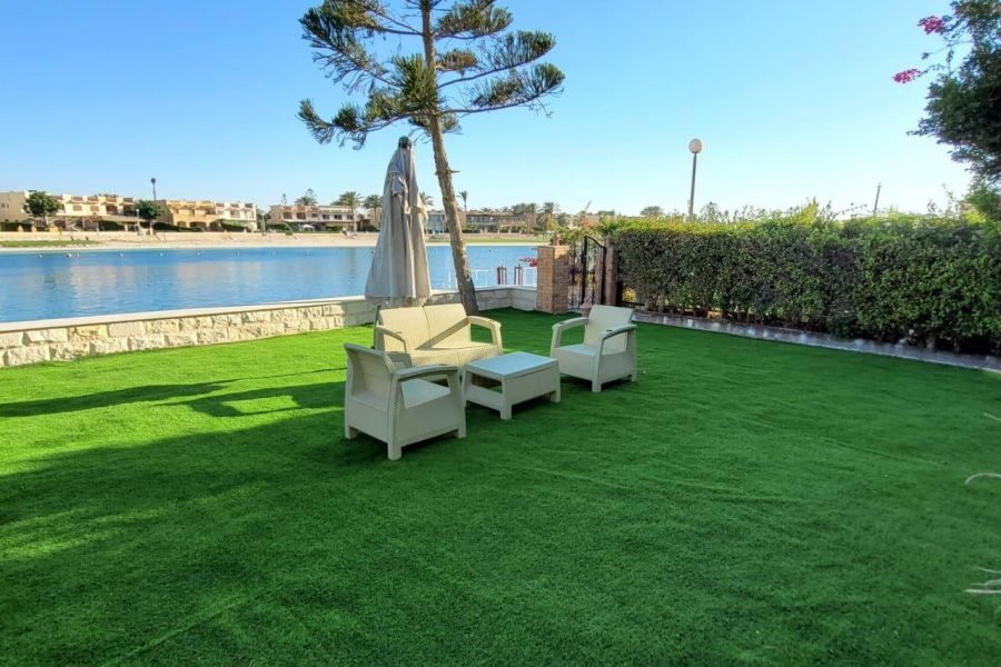 فيلا اول صف بحيره صخريه 4 غرف في مارينا 5 الساحل الشمالي