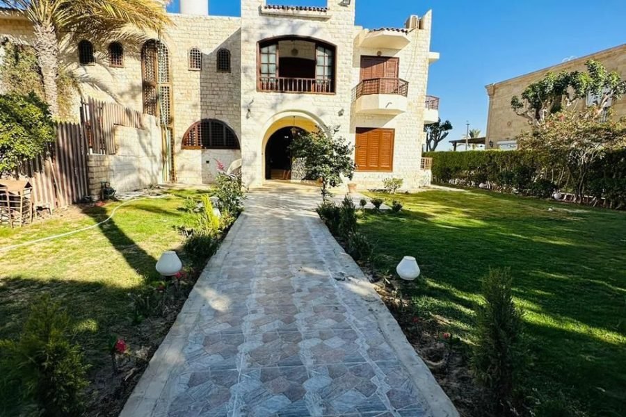 فيلا صف اول بحيره رمليه في مارينا 5 الساحل الشمالي